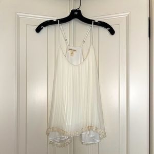 Liberty Gardn White Pleated Tank